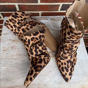 NY & Co Leopard print bootie